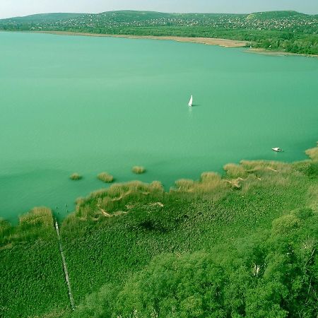 Fűz Liget Üdülőpark Balatonfůzfő Exterior foto